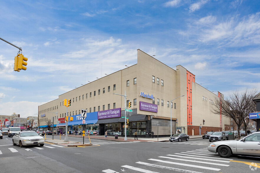 16825 Jamaica Ave, Jamaica, NY à louer - Photo du bâtiment - Image 1 de 5