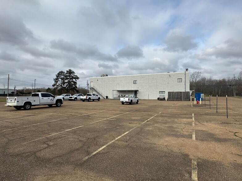 4400 Mangum Dr, Flowood, MS à louer - Photo du bâtiment - Image 3 de 6