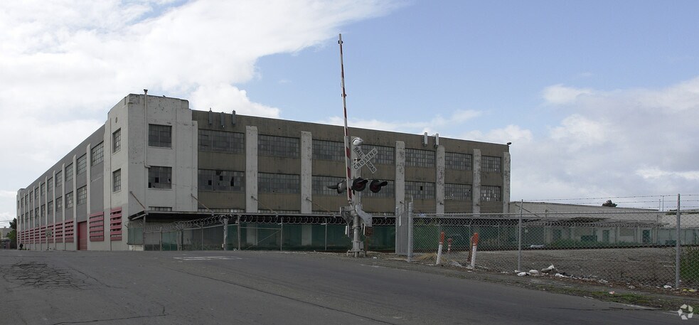 1093-1099 Essex Ave, Richmond, CA à louer - Photo du bâtiment - Image 3 de 6