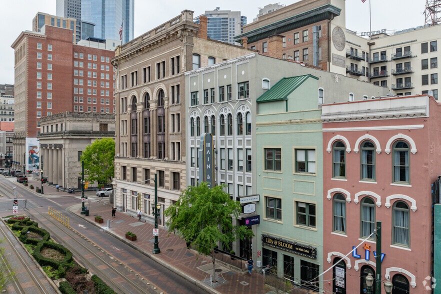 110 Main St, Houston, TX for lease - Building Photo - Image 3 of 16