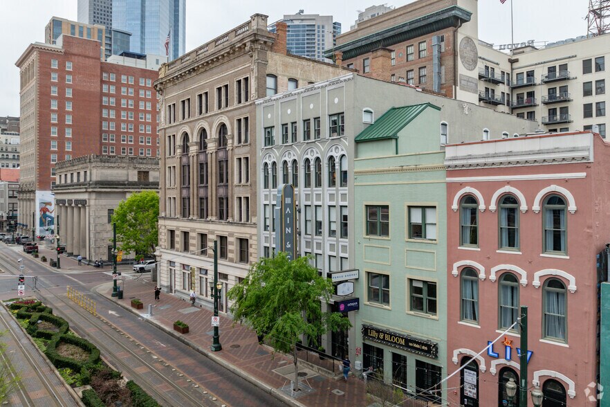 110 Main St, Houston, TX à louer - Photo du bâtiment - Image 3 de 16