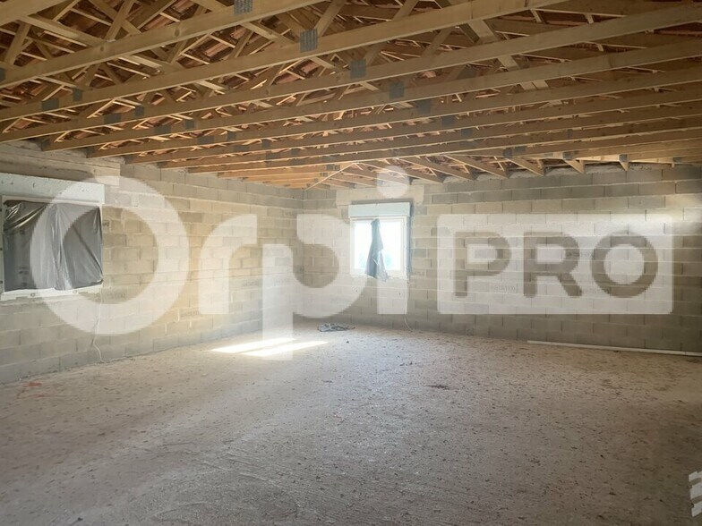 Industrial in Lunel for lease - Interior Photo - Image 2 of 6