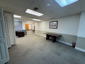 2810 E Oakland Park Blvd, Fort Lauderdale, FL à louer Photo intérieure- Image 1 de 7