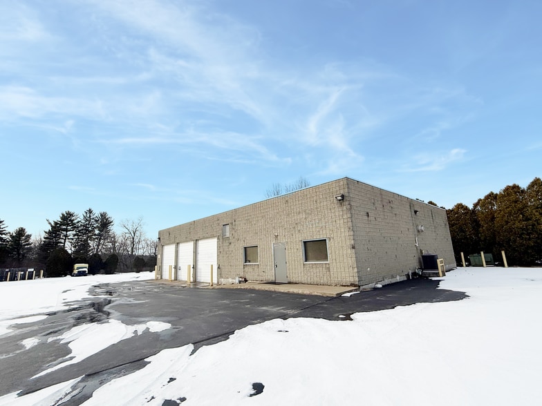 162 Glade Dr, Kittanning, PA for sale - Building Photo - Image 2 of 6