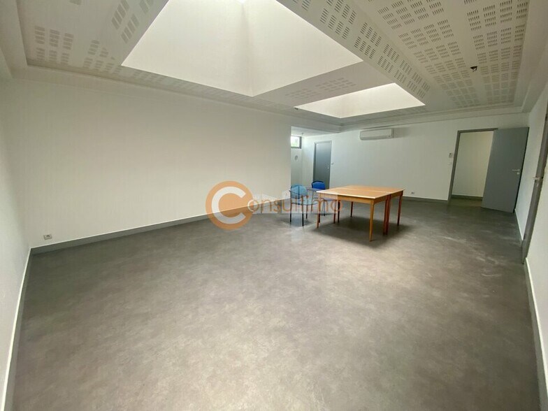 Office in Artigues-près-Bordeaux for lease - Interior Photo - Image 1 of 5