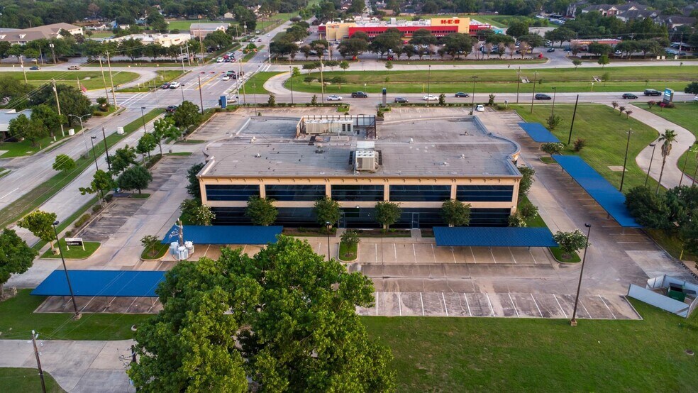 6243 Fairmont Pky, Pasadena, TX à louer - Photo du bâtiment - Image 2 de 6