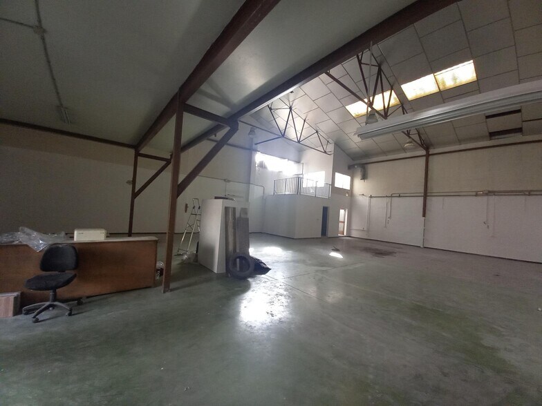 Industrial in Elche for lease - Interior Photo - Image 1 of 10