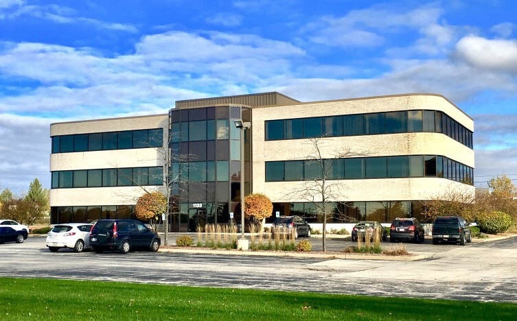 1133 Quail Ct, Pewaukee, WI for lease - Building Photo - Image 2 of 6