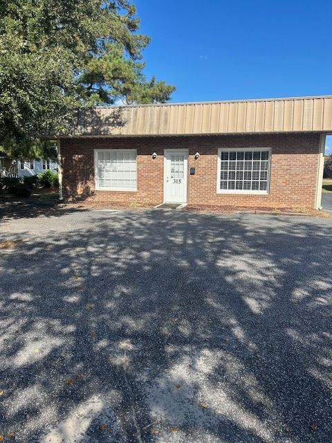 315 E 20th St, Lumberton, NC for lease Building Photo- Image 1 of 3