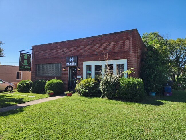 More details for 414 Brookstown Ave, Winston-Salem, NC - Industrial for Sale