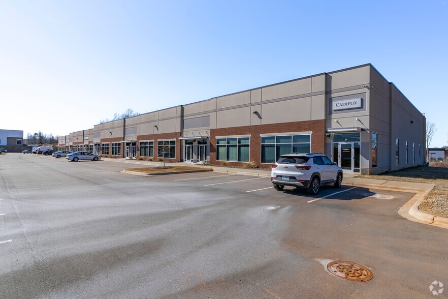2120 Airport Flex Dr, Charlotte, NC à louer - Photo du bâtiment - Image 3 de 4