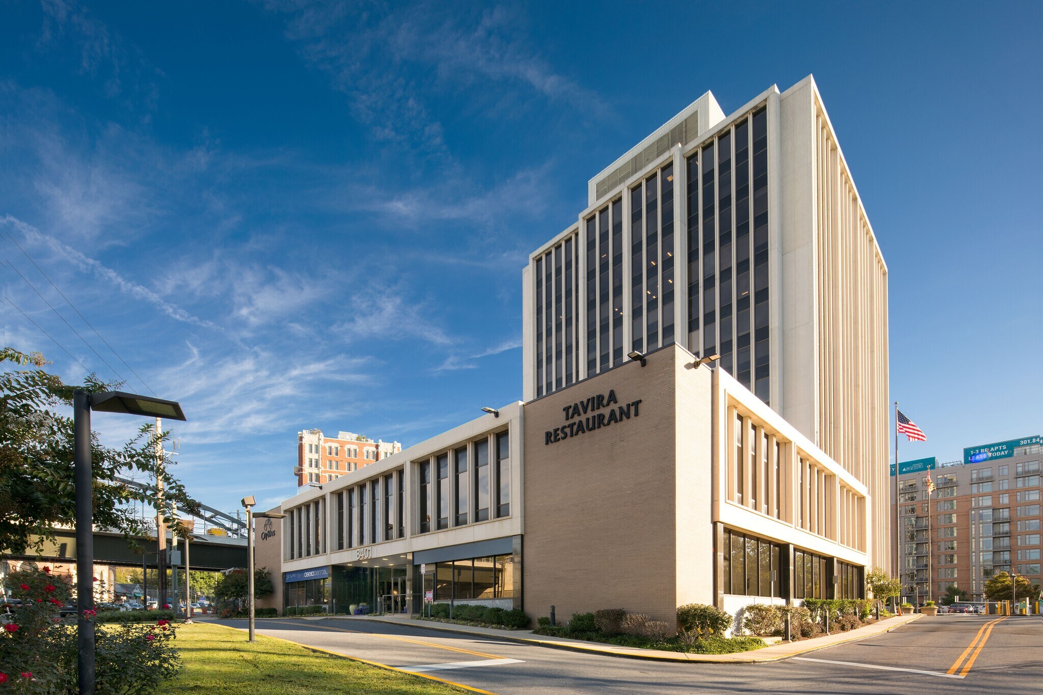 8401 Connecticut Ave, Chevy Chase, MD à louer Photo principale- Image 1 de 14