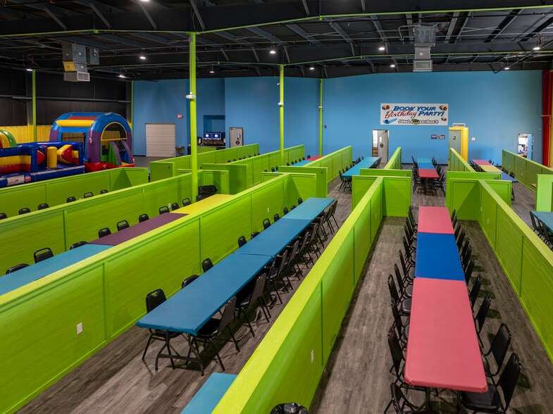 4780 Clinton St, Fort Wayne, IN for sale - Building Photo - Image 3 of 12