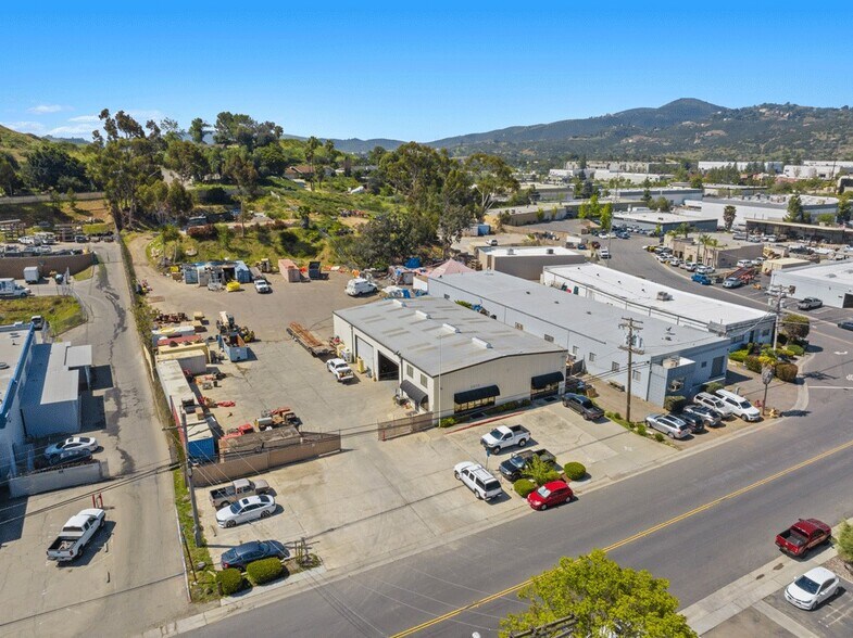 2213 Meyers Ave, Escondido, CA à vendre - Photo principale - Image 1 de 10