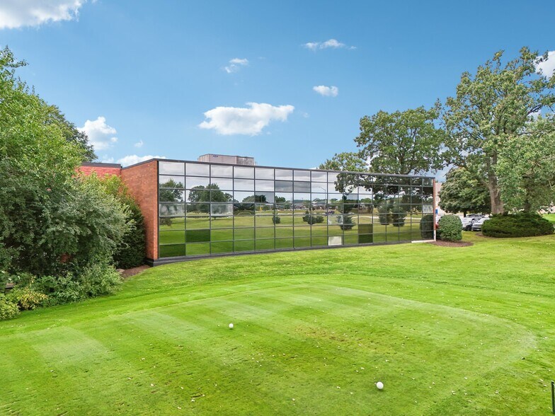 707 W Moreland Blvd, Waukesha, WI à vendre - Photo du bâtiment - Image 3 de 10