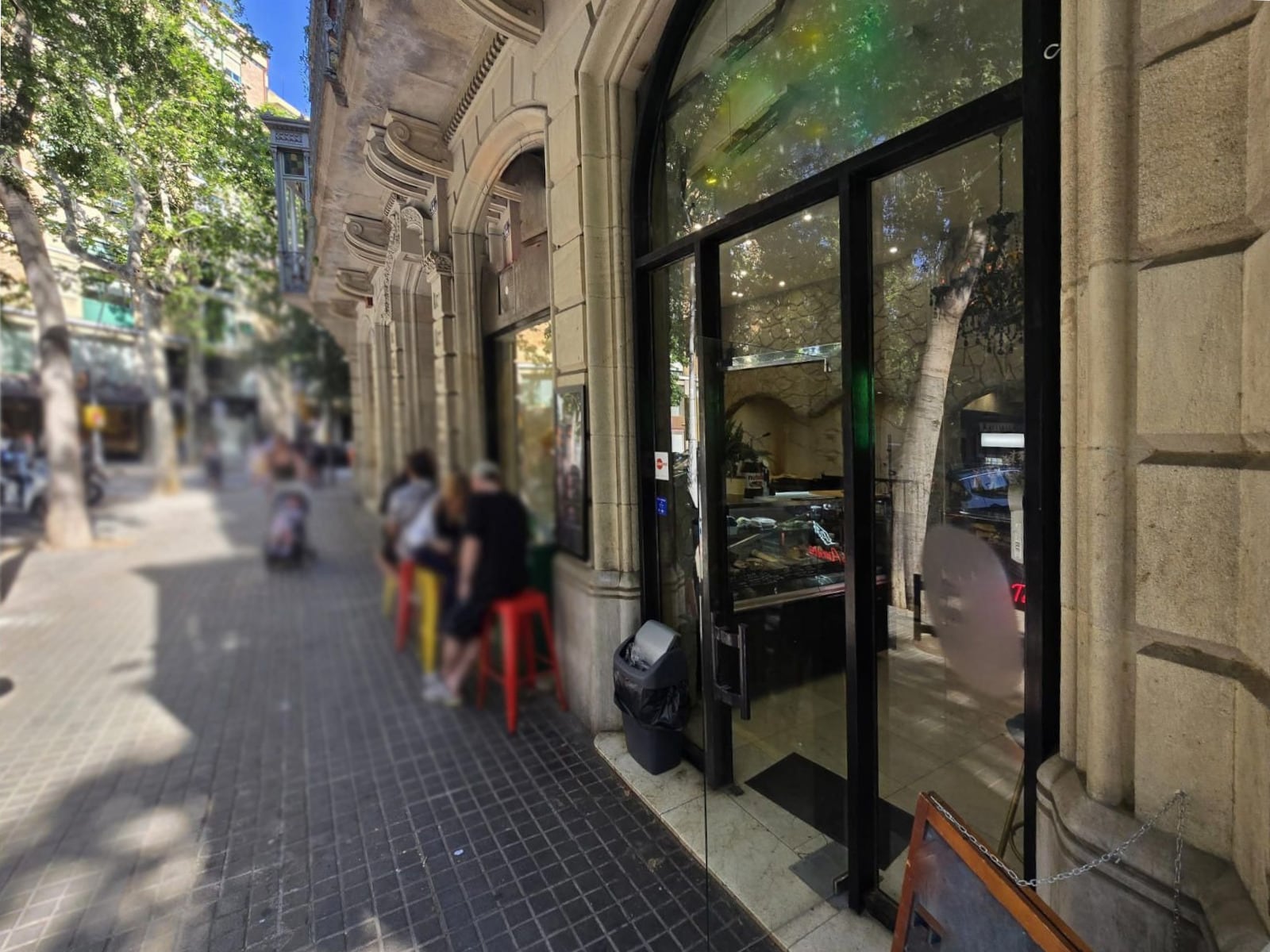 Retail in Barcelona, Barcelona for lease Interior Photo- Image 1 of 2