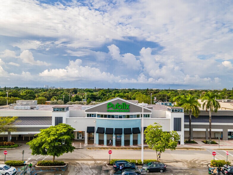 1580-1790 NE Miami Gardens Dr, Miami, FL for lease - Building Photo - Image 2 of 15