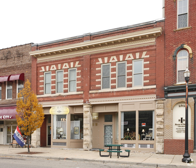 106-116 S Main St, Leslie, MI à vendre - Photo du bâtiment - Image 1 de 1