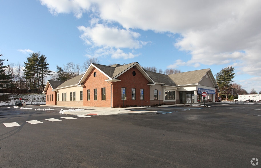 1039-1129 Silas Deane Hwy, Wethersfield, CT for lease - Building Photo - Image 3 of 4