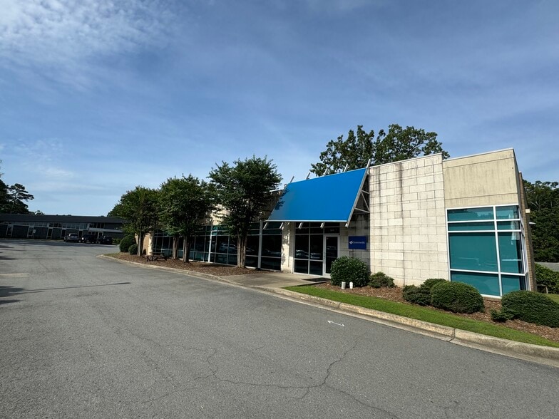 11617 Kanis Rd, Little Rock, AR à louer - Photo du bâtiment - Image 1 de 9