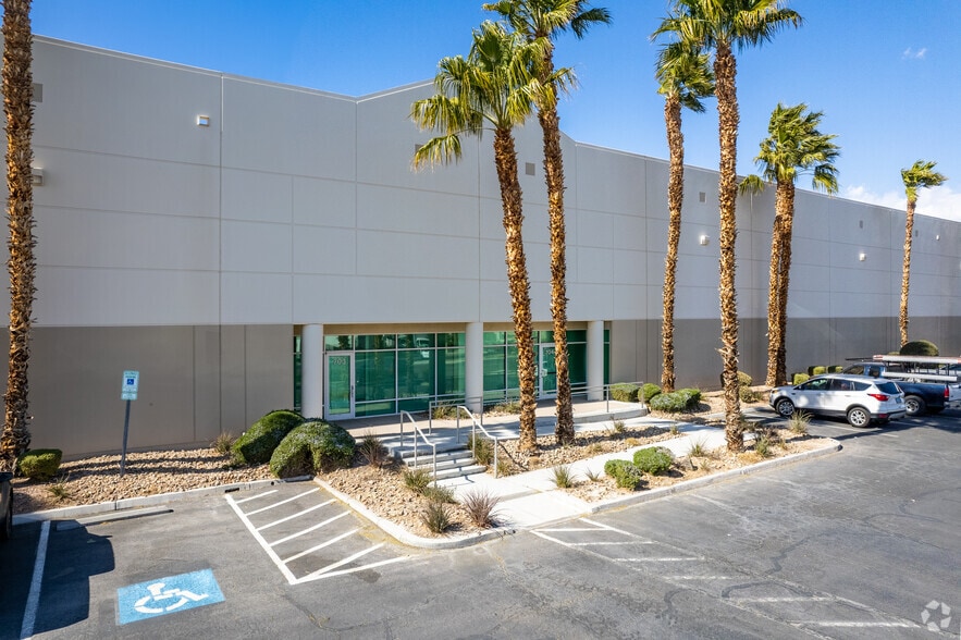 4031 Industrial Center Dr, North Las Vegas, NV for lease - Building Photo - Image 2 of 4