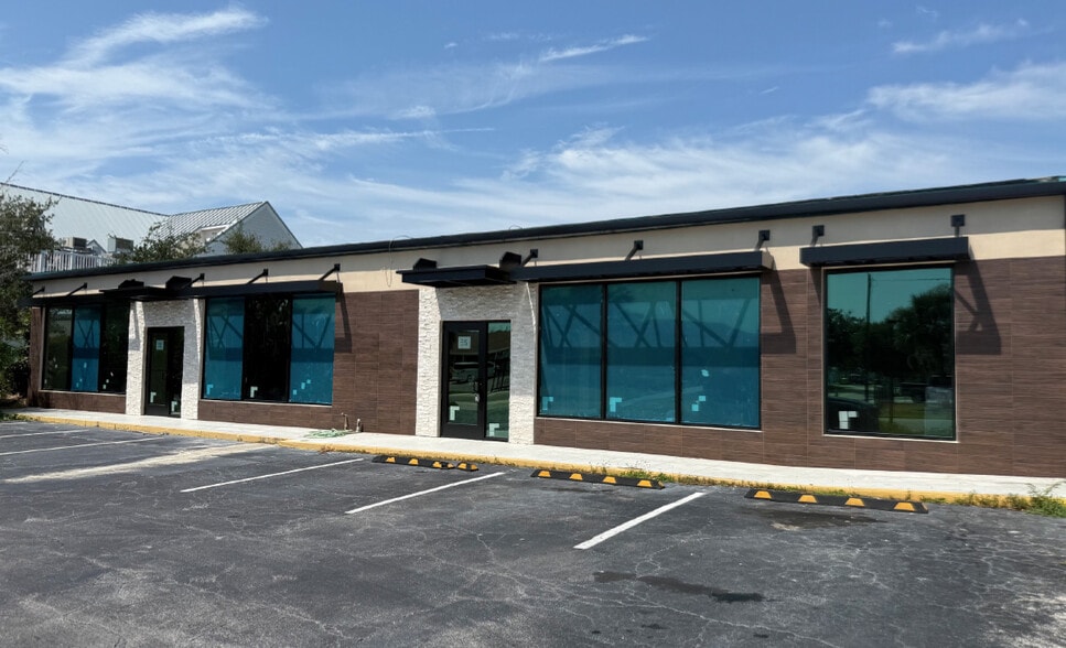 8075-8085 N Atlantic Ave, Cape Canaveral, FL à louer - Photo du bâtiment - Image 3 de 6