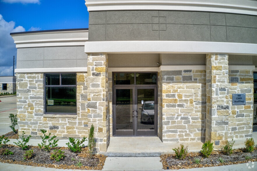 830 Julie Rivers Dr, Stafford, TX for sale - Building Photo - Image 2 of 15