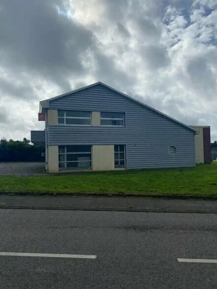 Flex in Ergué-Gabéric for lease - Building Photo - Image 2 of 2