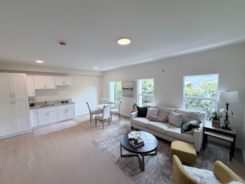 125 W Chestnut St, Glendale, CA à vendre - Photo du bâtiment - Image 2 de 22