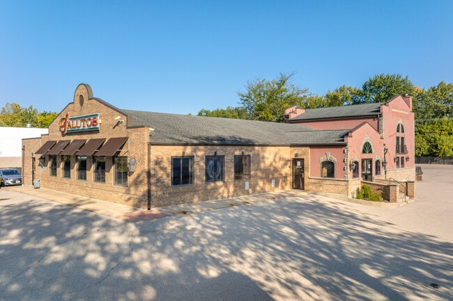 Plus de détails pour 7680 Grand Ave, Gurnee, IL - Commerce de détail aux enchères