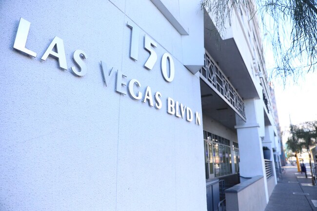 Plus de détails pour 150 N Las Vegas Blvd, Las Vegas, NV - Commerce de détail à louer
