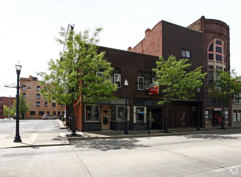 28-30 E Washington St, New Castle, PA à vendre - Photo principale - Image 1 de 2
