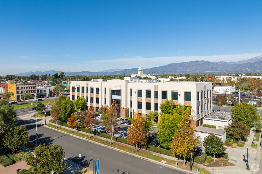150 E Holt Blvd, Ontario, CA for sale - Building Photo - Image 2 of 10