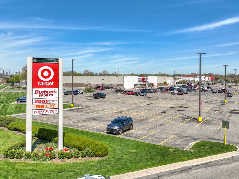 30000-30180 Grand River Ave, Farmington Hills, MI à louer - Photo principale - Image 1 de 9