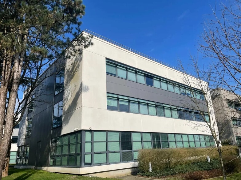 5-7 Impasse Serge Reggiani, Saint-Herblain for lease - Building Photo - Image 2 of 13