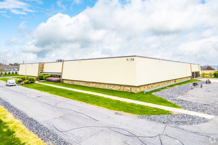 7072 Snowdrift Rd, Allentown, PA à louer - Photo du bâtiment - Image 2 de 6