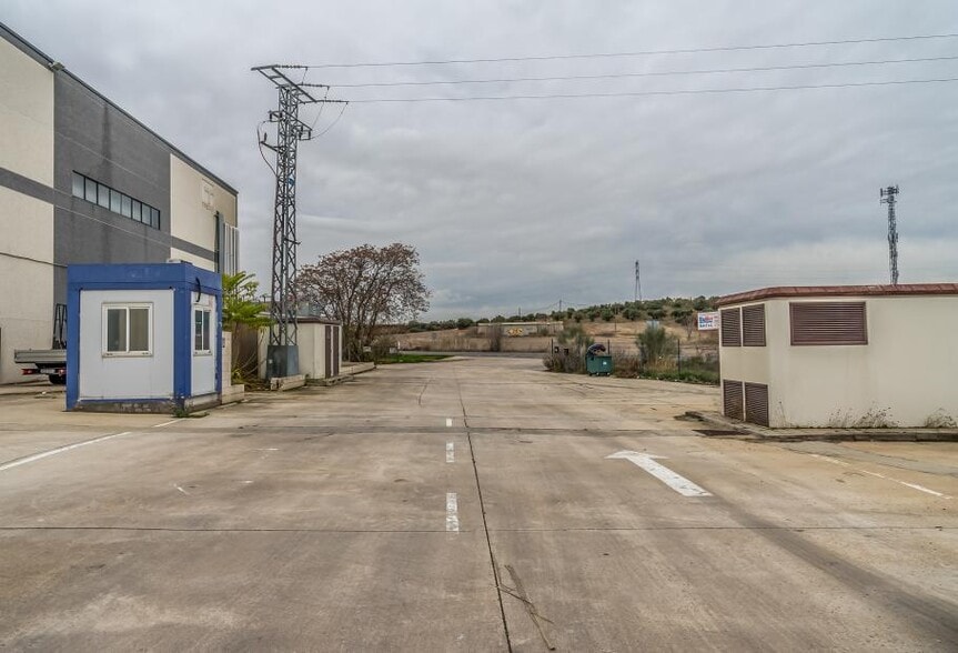 Avenida Adolfo Suárez, 13 D, Alovera, Guadalajara à vendre - Photo du bâtiment - Image 2 de 3