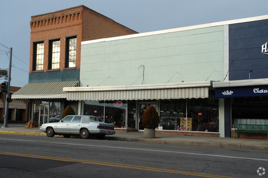 102 E Main St, Emmett, ID à vendre - Photo du bâtiment - Image 2 de 2