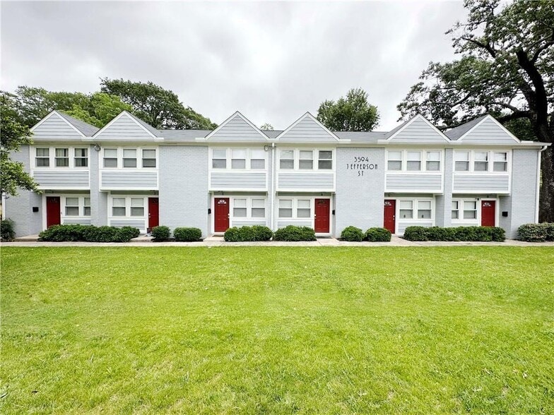 1749 Hawthorne Ave, College Park, GA à vendre - Photo du bâtiment - Image 2 de 26