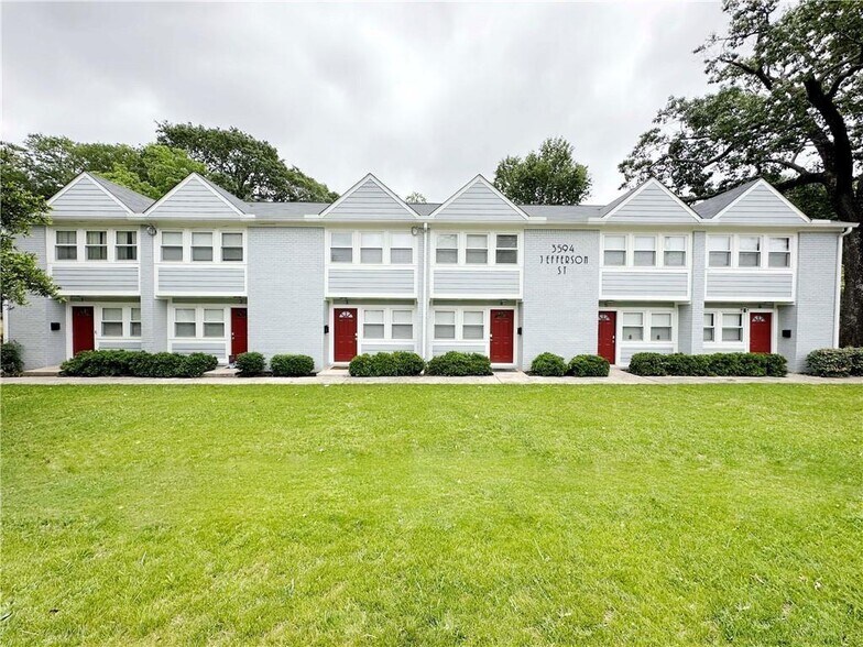 1749 Hawthorne Ave, College Park, GA à vendre - Photo du bâtiment - Image 2 de 26