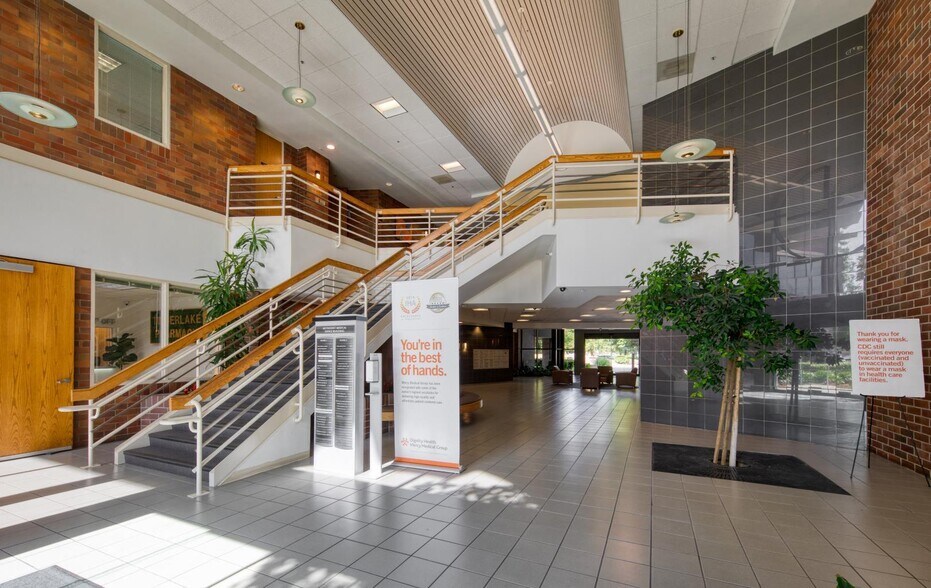 8120 Timberlake Way, Sacramento, CA à louer - Photo du bâtiment - Image 2 de 6