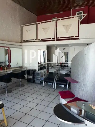 Retail in Marseille for lease - Interior Photo - Image 3 of 6