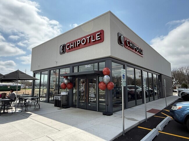 Plus de détails pour 1940 N State St, Belvidere, IL - Commerce de détail à vendre