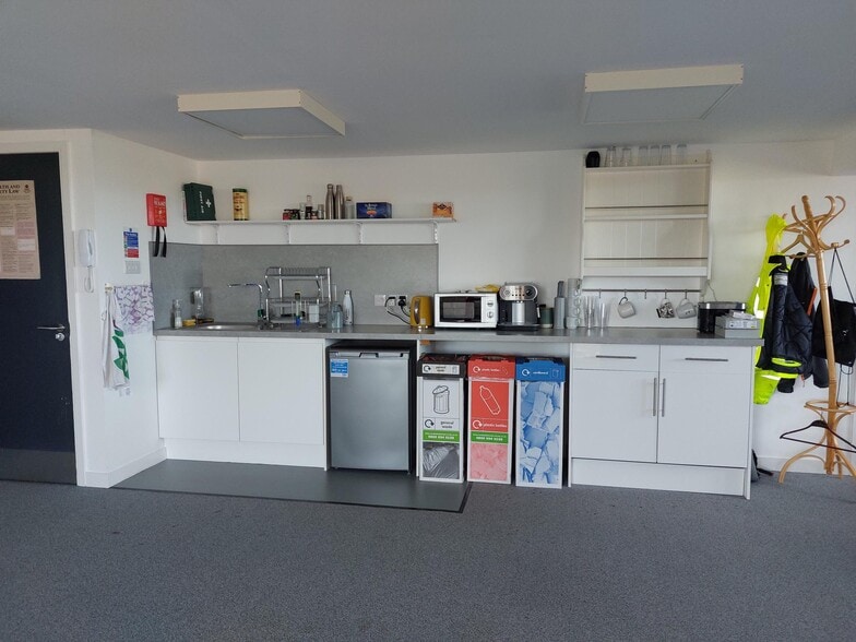 40 Craiglockhart Ave, Edinburgh for lease - Building Photo - Image 3 of 8