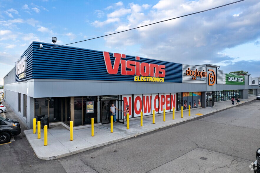 1224 Dundas St E, Mississauga, ON à louer - Photo du bâtiment - Image 2 de 9