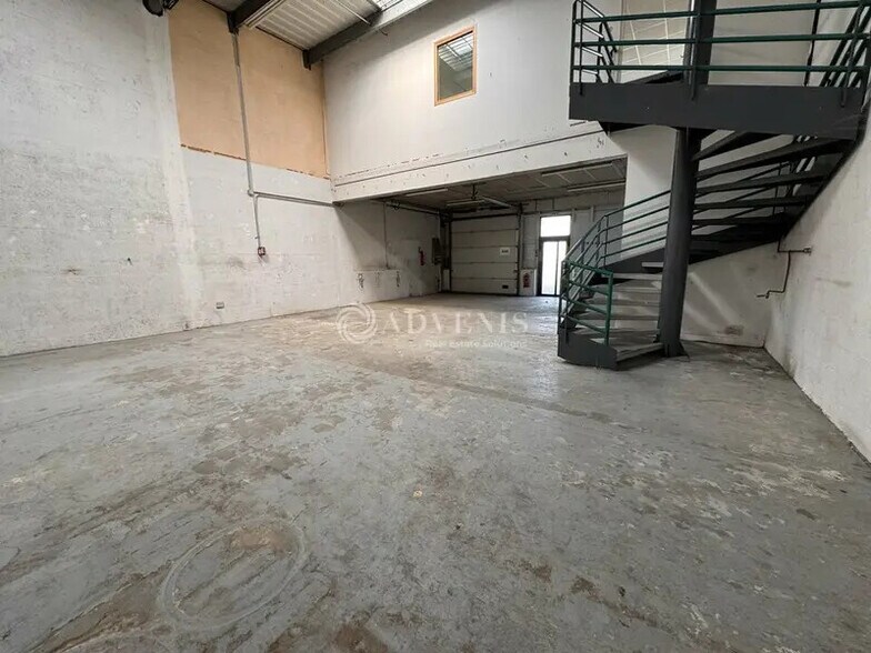 Flex in Bondoufle for lease - Interior Photo - Image 3 of 4