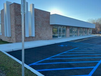 Plus de détails pour 1352 E Main St, Riverhead, NY - Commerce de détail à louer