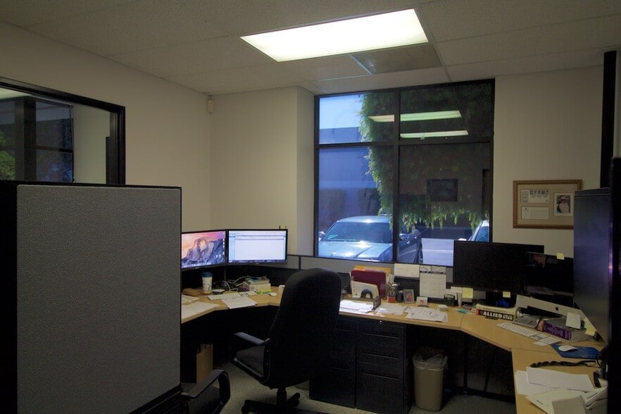 814 Calle Plano, Camarillo, CA for sale - Building Photo - Image 2 of 5