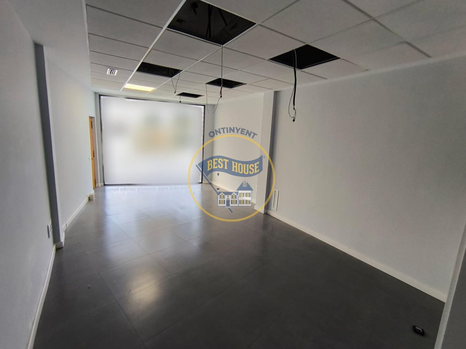 Retail in Ontinyent, Valencia for lease Interior Photo- Image 1 of 17