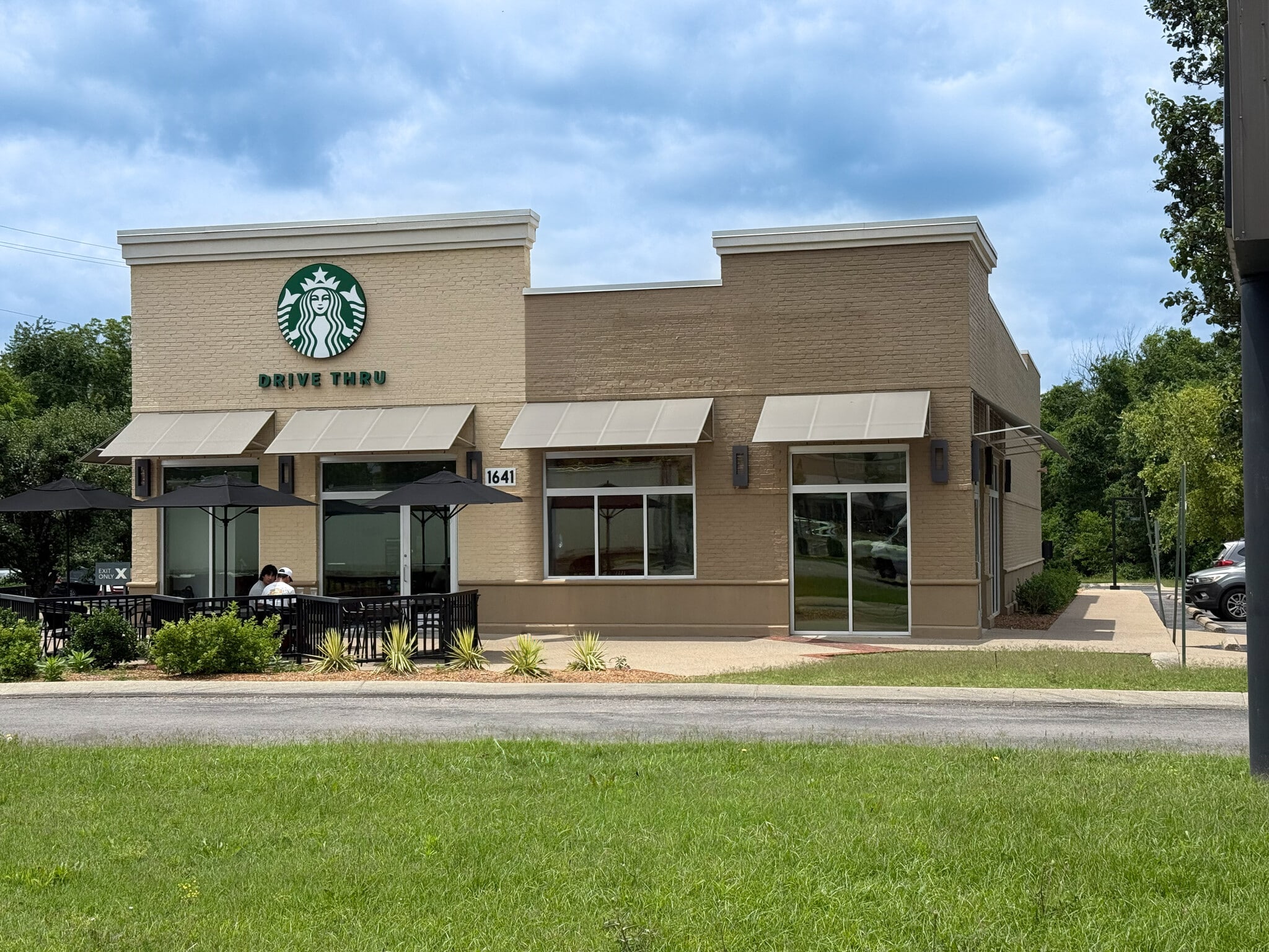 1641 Memorial Blvd, Murfreesboro, TN for lease Building Photo- Image 1 of 3